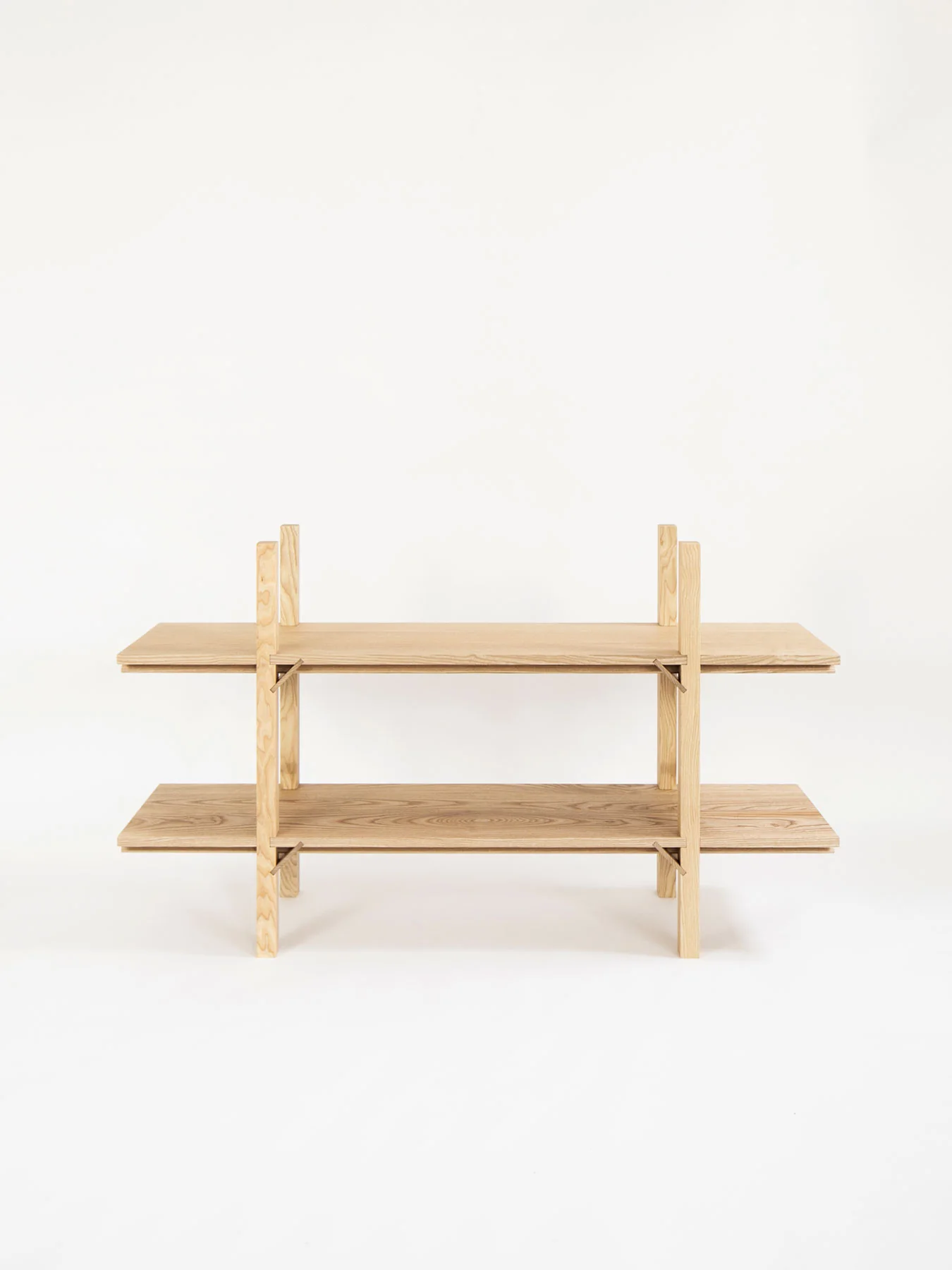 AKO 001 — DADO SHELF 2.0 ASH